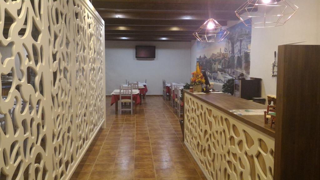 Hotel Apolo Aínsa Buitenkant foto